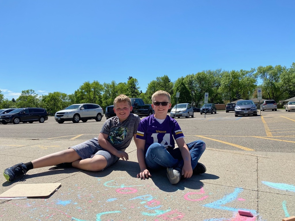 students draw with chalk
