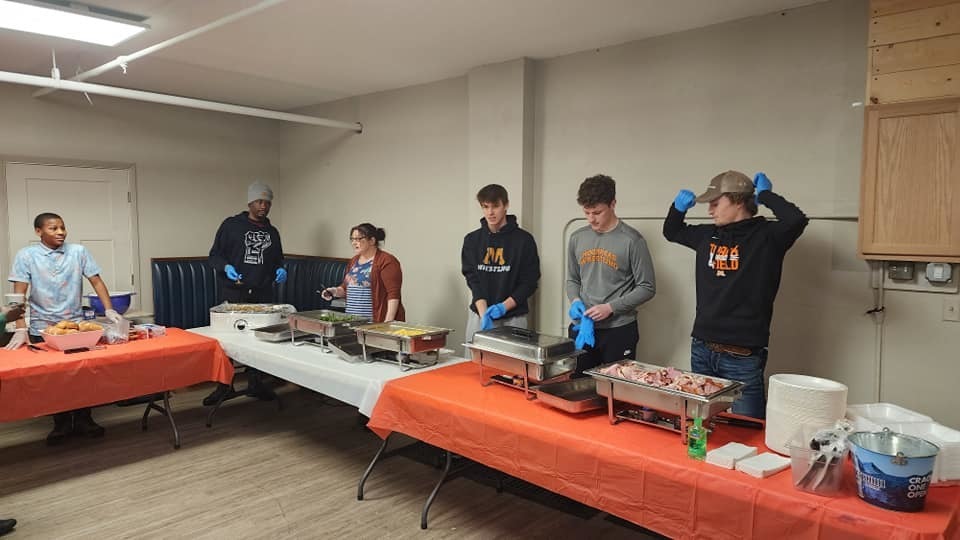 Students serve meals over the holidays